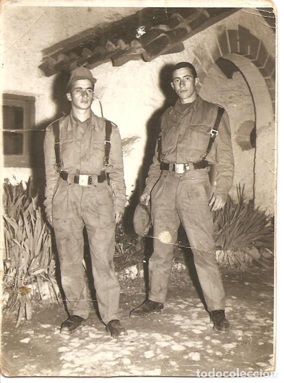 Militaria: FOTO, DOS MILITARES, SIN IDENTIFICAR A&Ntilde;O NI LUGAR, 7X9,5