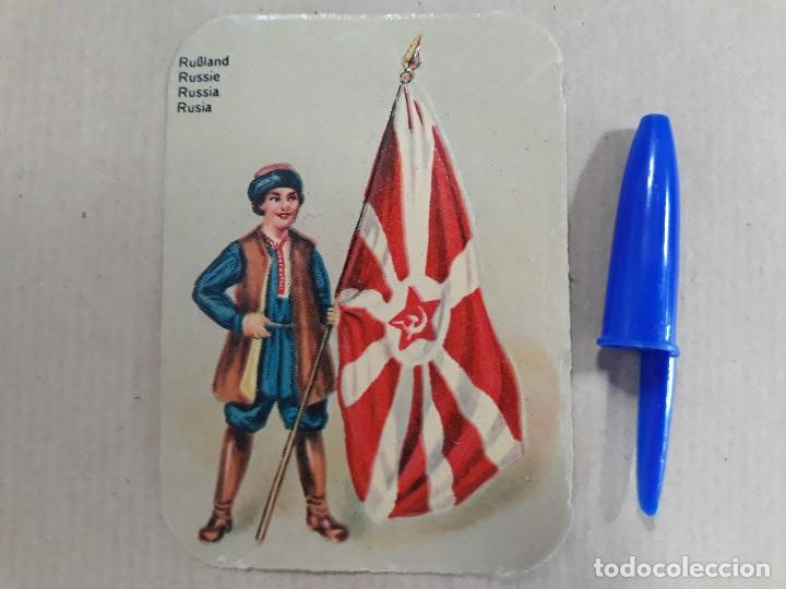 Military Antiques: Soldado con bandera rusa