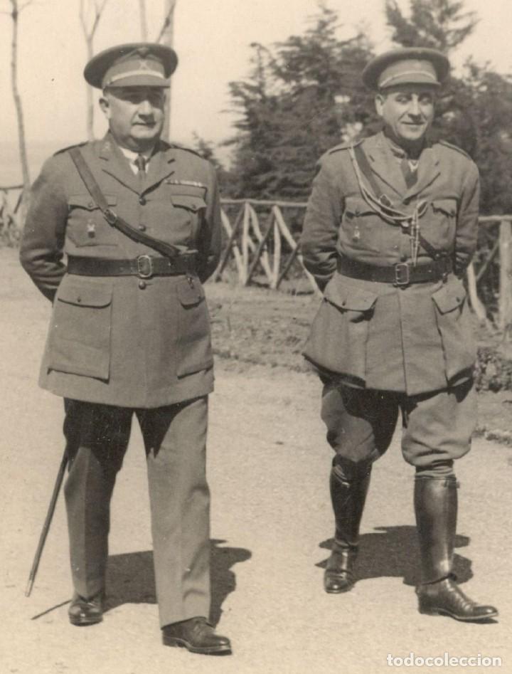 Militaria: FOTOGRAF&Iacute;A DE MILITARES - GENERAL PASEANDO CON OTRO JEFE - A&Ntilde;OS 30