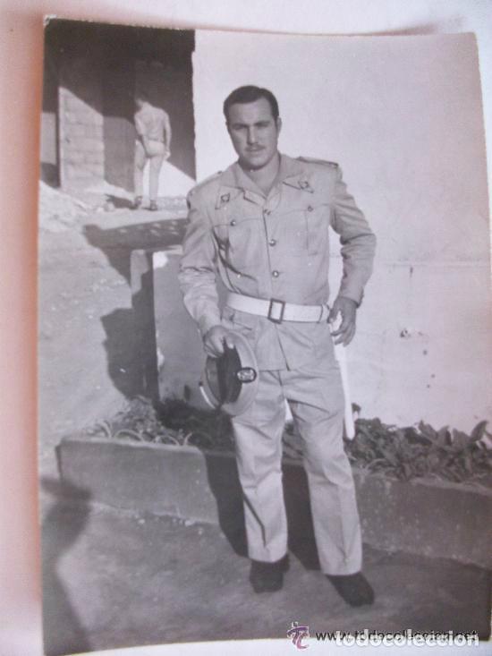 Militaria: POLICIA TERRITOTIAL DEL SAHARA : FOTO DE AGENTE CON UNIFORME TROPICAL. SOMBRA FOTOGRAFO