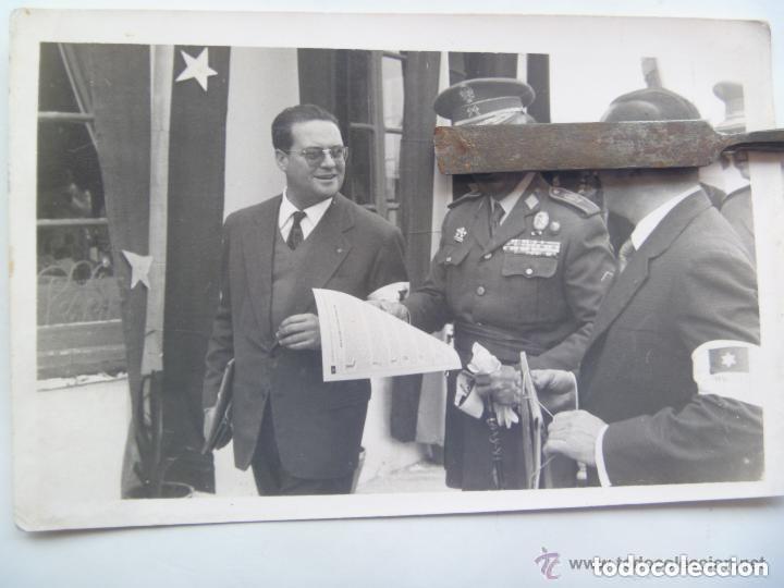 Militaria: FOTO REUNI&Oacute;N EX ALFERECES PROVISIONALES, GENERAL ESTADO MAYOR MUY CONDECORADO: DIVISION AZUL, ETC