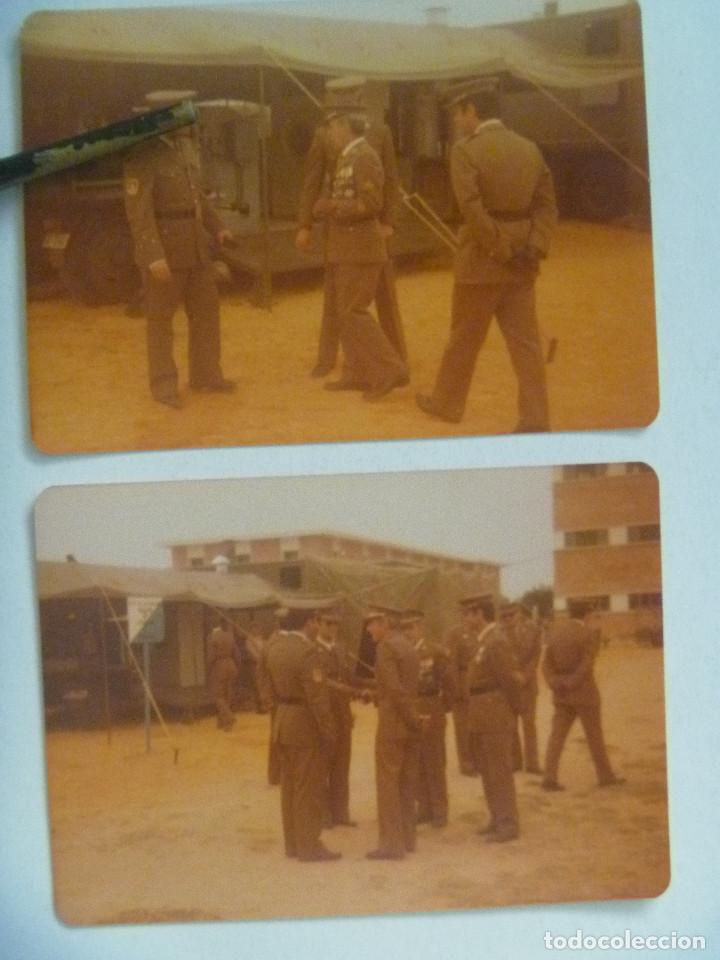 Militaria: LOTE DE 2 FOTOS GENERAL CON COLECTIVA, ETC, VISITANDO UN ACUARTELAMIENTO, CAMION , ETC