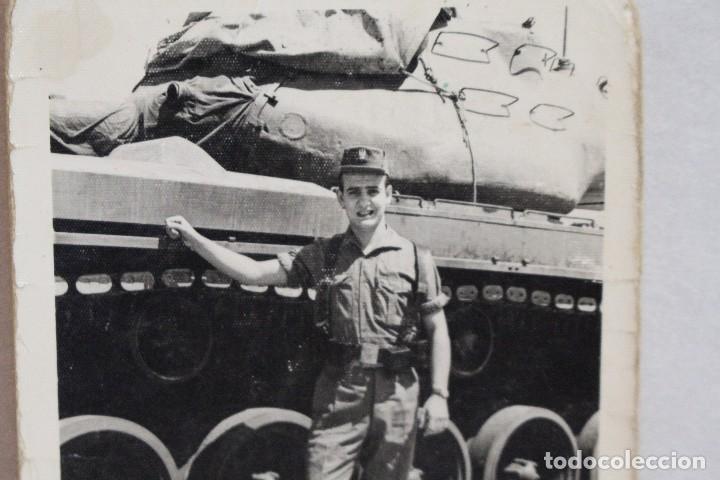 Militaria: Fotograf&iacute;a Militar con Carro de Combate a&ntilde;os 50'