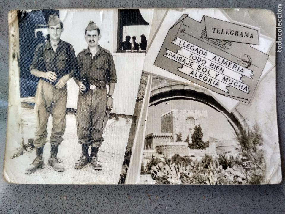 Militaria: FOTOGRAFIA DOS SODADOS BEBIENDO CERVEZA EN ALMERIA, FOTOGRAFIA HERNANDEZ 9 X 14 CM