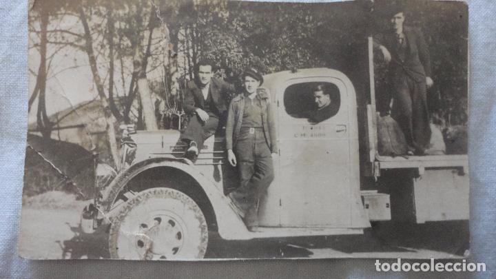 Militaria: ANTIGUA FOTOGRAFIA.CHICOS EN CAMION.MILITAR? A&Ntilde;OS 30? FOTO ROSELL&Oacute;.MOLLERUSSA