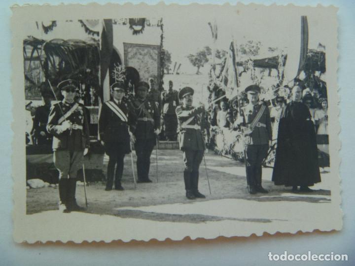 Militaria: FOTO JURA DE BANDERA . GENERAL MEDALLA MILITAR INDIVIDUAL, OFICIALES, PATER, ETC