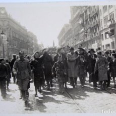 Militaria: F-3797. MANIFESTACIÓN NACIONALISTA EN MADRID, TRAS SER RECUPERADA LA CAPITAL. 28 DE ABRIL 1939. Lote 130451042
