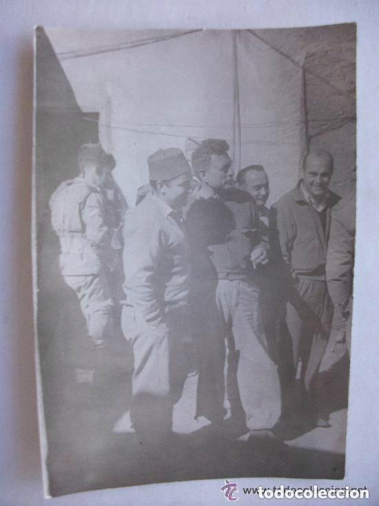 Militaria: GUERRA SIDI IFNI : FOTO DE MILITARES, UNO TIRADOR DE IFNI Y OTRO PARACAIDISTA