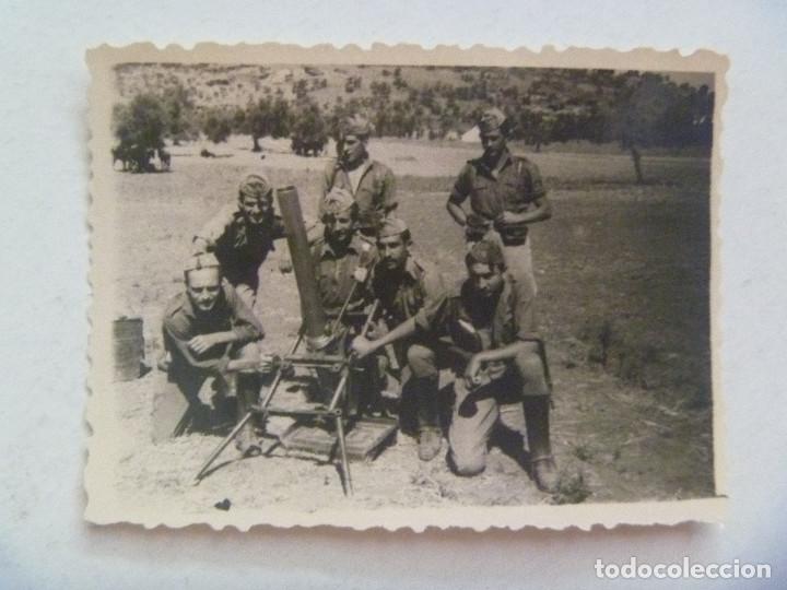 Militaria: FOTO DE MILITARES CON UN MORTERO , MANIOBRAS O CAMPA&Ntilde;A