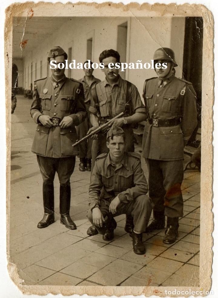 Militaria: SOLADADOS Y SARGENTO. SUBFUSIL. A&Ntilde;OS 40 ?