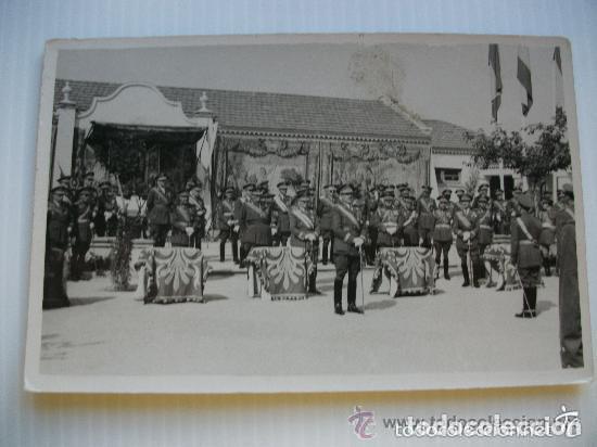 Militaria: FOTO ACTO MILITAR CON JEFES Y OFICIALES: MEDALLA MILITAR INDIVIDUAL, DIVISION AZUL, ETC