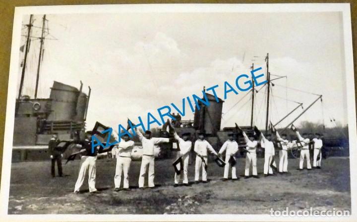 Military Antiques: A&Ntilde;OS 30, MARINEROS ALEMANES HACIENDO PRACTICAS DE SE&Ntilde;ALIZACION, MUY RARA, 140X90MM