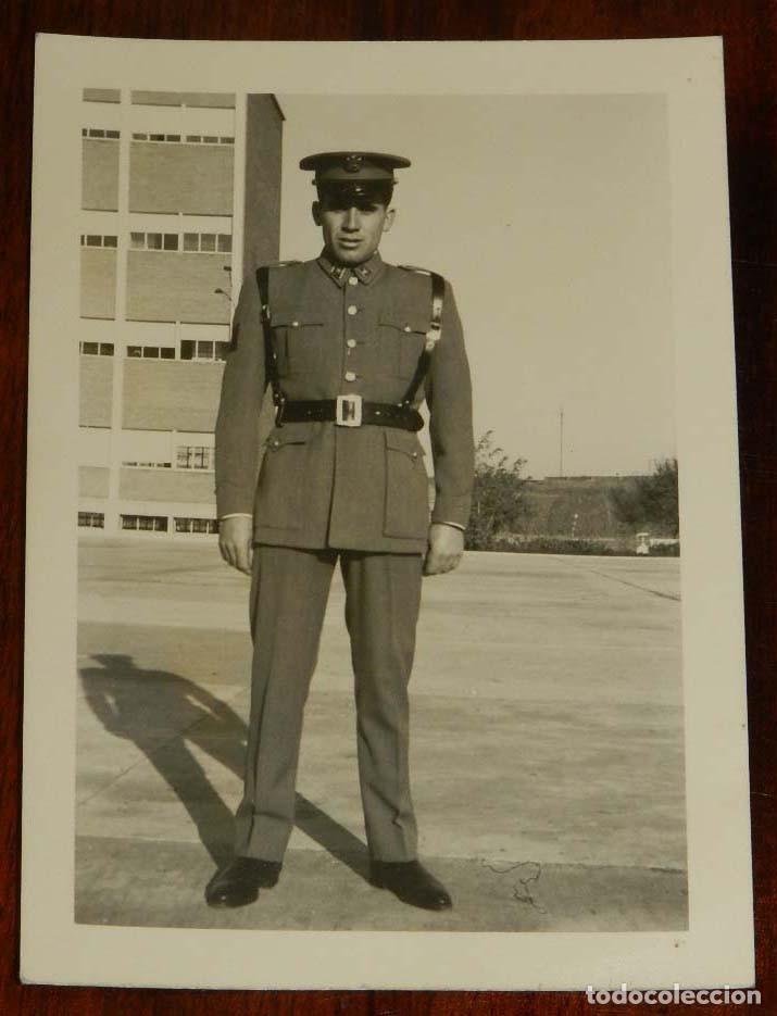 Militaria: FOTOGRAFIA DE POLICIA ARMADA, EPOCA DE FRANCO, MIDE 10,5 X 7,5 CMS.