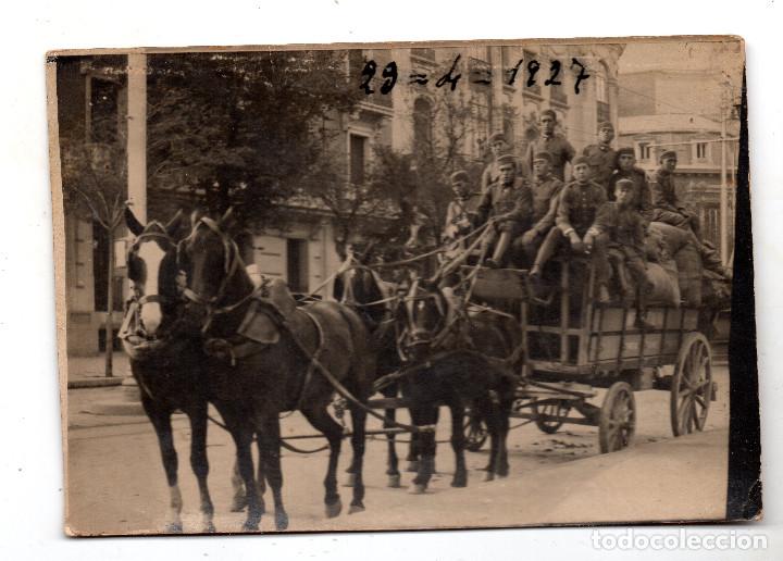 Militaria: Grupo de soldados en carro 1927