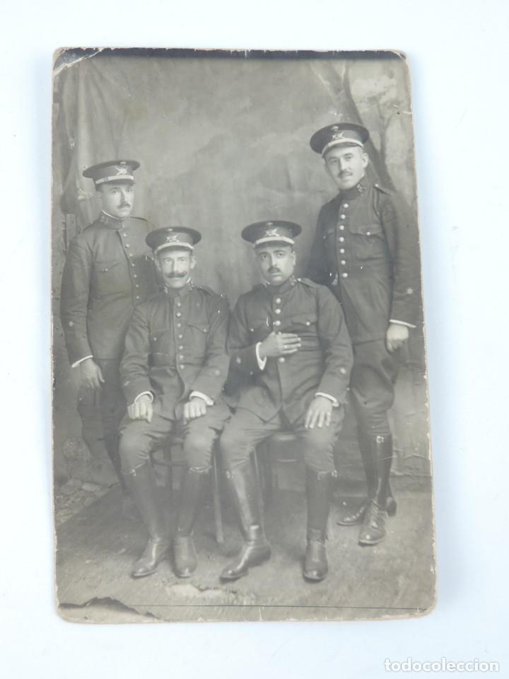 Militaria: FOTOGRAFIA DE GRUPO DE OFICIALES DE CABALLERIA, EPOCA ALFONSO XII O XIII, PARECEN DEL REG. NUMERO 31
