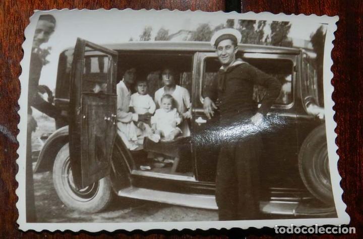 Militaria: FOTOGRAFIA DE TRIPULACION DE BARCO DE LA ARMADA ESPA&Ntilde;OLA, MARINA, MARINEROS, A&Ntilde;OS 50. MIDE 9 X 6,5 C