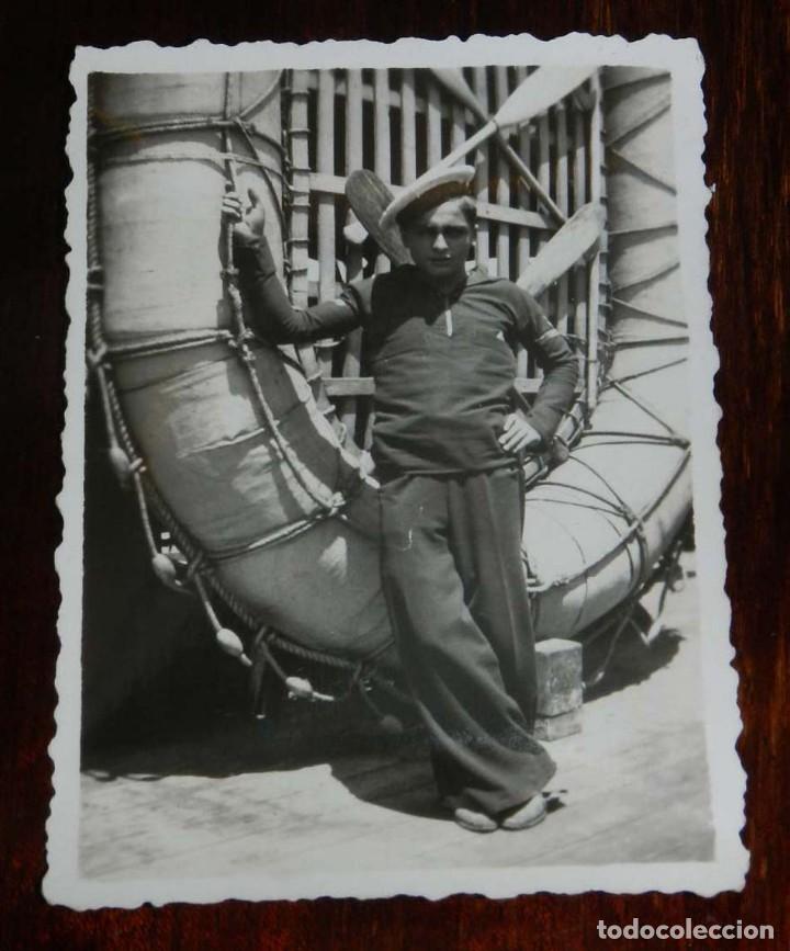 Militaria: FOTOGRAFIA DE MARINO DE LA ARMADA ESPA&Ntilde;OLA, MARINA, A&Ntilde;OS 50, MIDE 9 X 6,5 CMS.