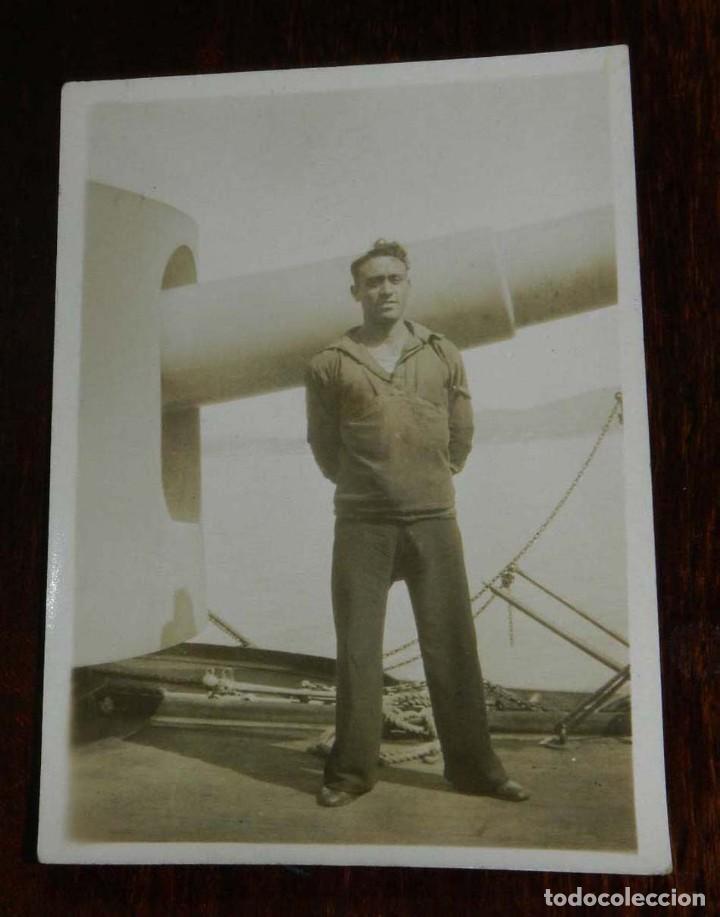 Militaria: FOTOGRAFIA DE MARINO DE LA ARMADA ESPA&Ntilde;OLA, MARINA, A&Ntilde;OS 50, MIDE 9 X 6,5 CMS.