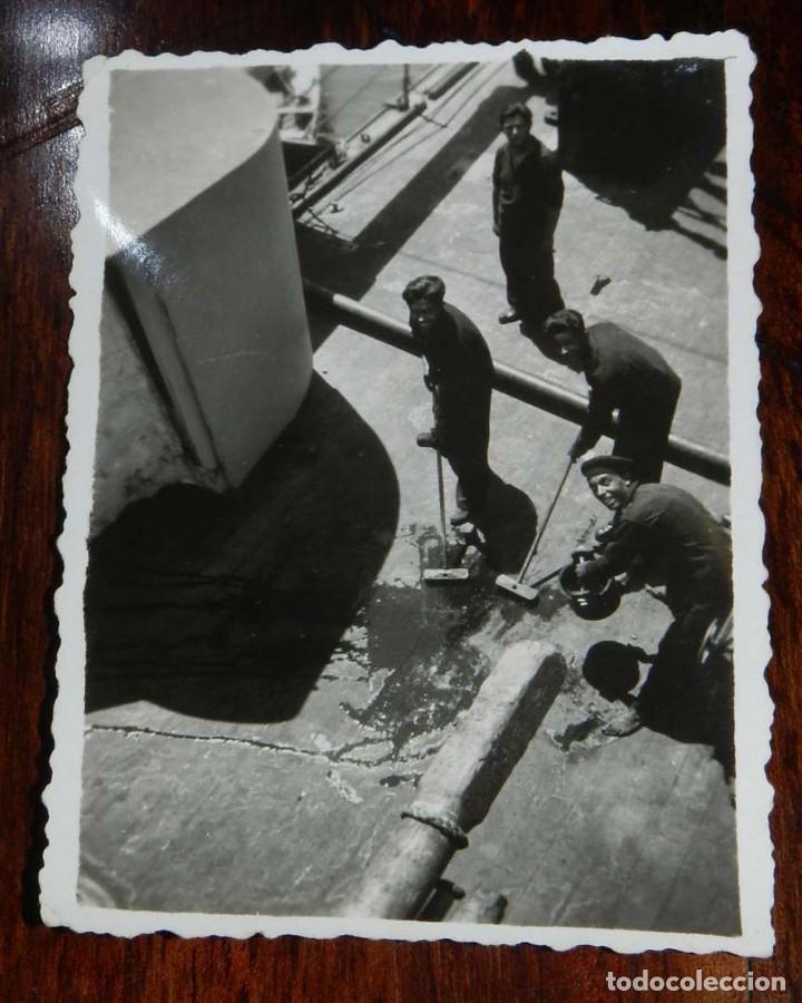 Militaria: FOTOGRAFIA DE MARINO DE LA ARMADA ESPA&Ntilde;OLA, MARINA, A&Ntilde;OS 50, MIDE 9 X 6,5 CMS.