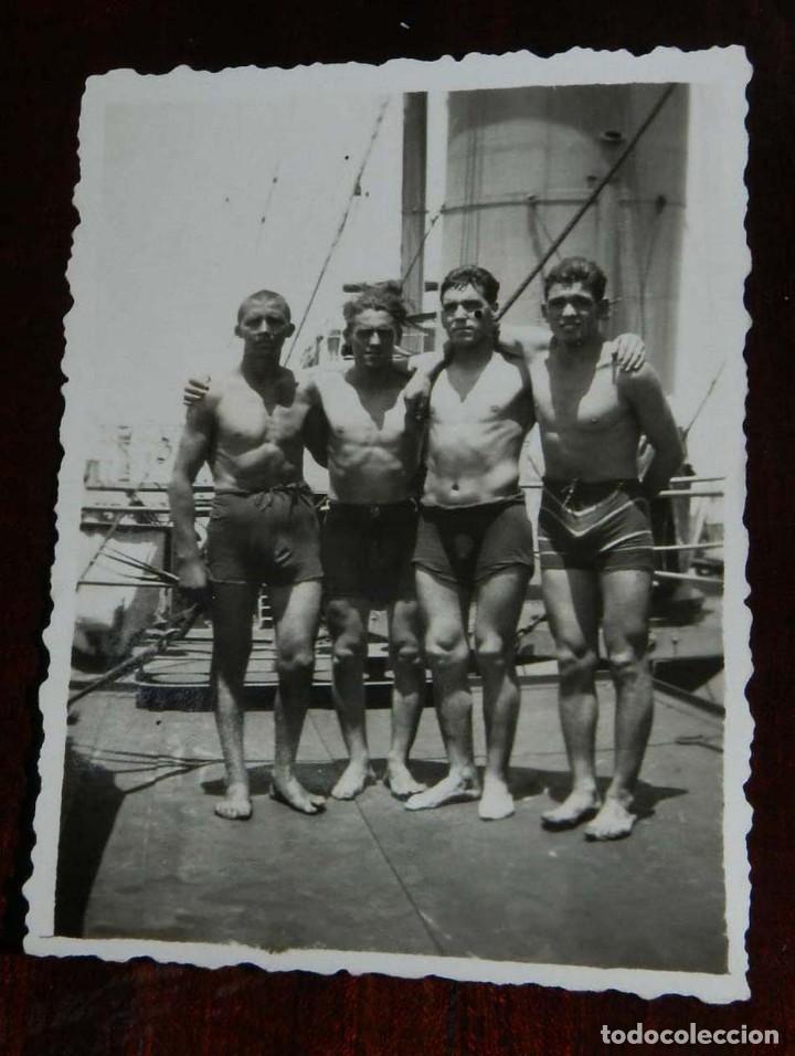 Militaria: FOTOGRAFIA DE MARINO DE LA ARMADA ESPA&Ntilde;OLA, MARINA, A&Ntilde;OS 50, MIDE 9 X 6,5 CMS.
