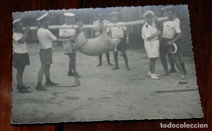 Militaria: FOTOGRAFIA DE MARINEROS DEL BARCO CA&Ntilde;ONERO CANOVAS DEL CASTILLO, ARMADA ESPA&Ntilde;OLA, EN GUINEA ESPA&Ntilde;OLA