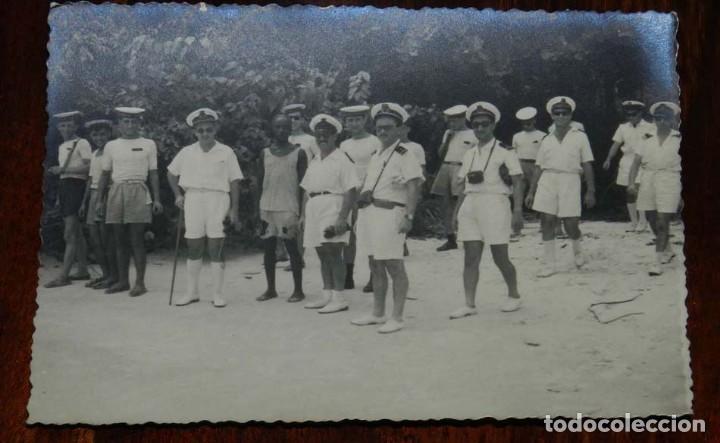 Militaria: FOTOGRAFIA DE OFICIALES DEL BARCO CA&Ntilde;ONERO CANOVAS DEL CASTILLO, ARMADA ESPA&Ntilde;OLA, EN GUINEA ESPA&Ntilde;OLA