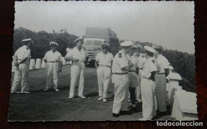 Militaria: FOTOGRAFIA DE OFICIALES DEL BARCO CA&Ntilde;ONERO CANOVAS DEL CASTILLO, ARMADA ESPA&Ntilde;OLA, EN GUINEA ESPA&Ntilde;OLA