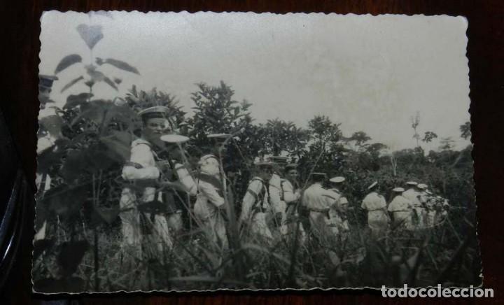 Militaria: FOTOGRAFIA DE OFICIALES Y MARINOS DEL BARCO CA&Ntilde;ONERO CANOVAS DEL CASTILLO, ARMADA ESPA&Ntilde;OLA, EN GUINE