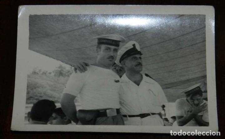 Militaria: FOTOGRAFIA DE OFICIALES Y MARINOS DEL BARCO CA&Ntilde;ONERO CANOVAS DEL CASTILLO, ARMADA ESPA&Ntilde;OLA, EN GUINE