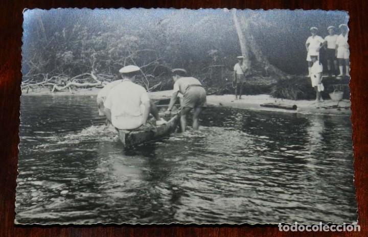 Militaria: FOTOGRAFIA DE OFICIALES Y MARINOS DEL BARCO CA&Ntilde;ONERO CANOVAS DEL CASTILLO, ARMADA ESPA&Ntilde;OLA, EN GUINE