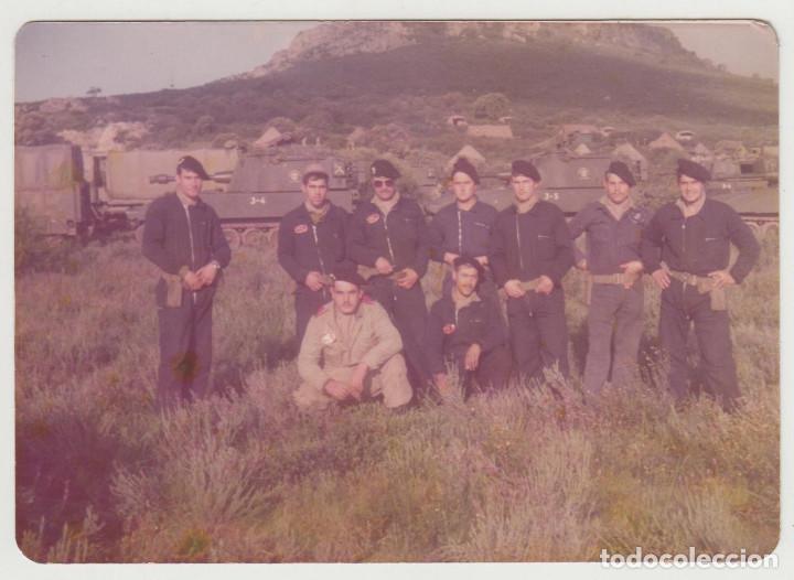 Militaria: Fotograf&iacute;a ejercito espa&ntilde;ol, a&ntilde;os 80, soldados tanques