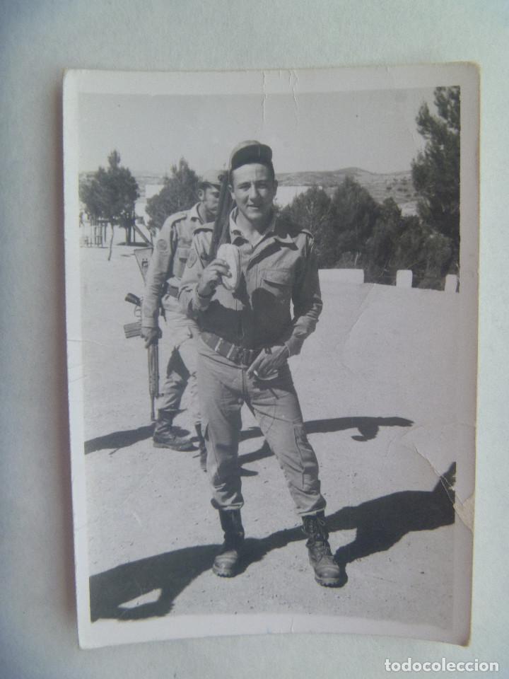 Militaria: FOTO DE MILITARES BRIPAC , PARACAIDISTAS CON UNIFORME DE CAMPA&Ntilde;A Y CETME
