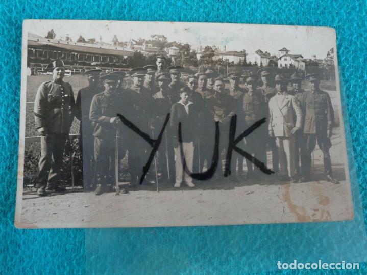 Militaria: foto de militares y guardia civil en un concurso hipico de un campo de polo de finales de a&ntilde;os 20