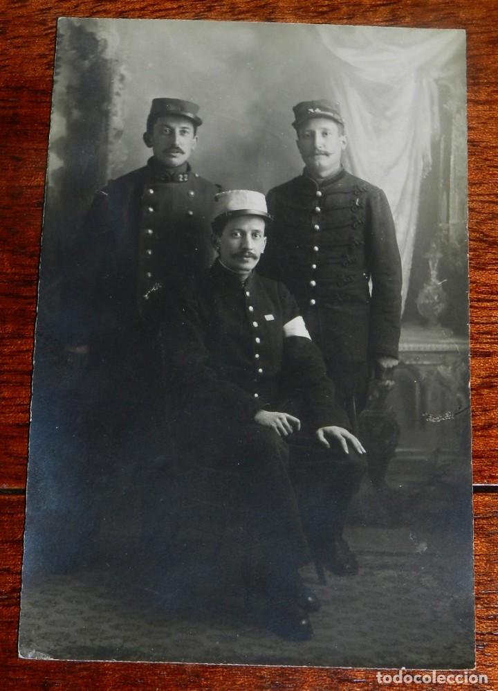 Militaria: FOTO POSTAL DE MILITARES ESPA&Ntilde;OLES, PHOTO D&acute;ART, NO CIRCULADA, ESCRITA EN 1918.