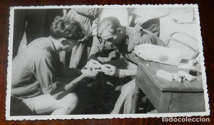 Militaria: FOTOGRAFIA DEL CAMPAMENTO DEL FRENTE DE JUVENTUDES SANCHO EL FUERTE DE PAMPLONA, 1943, SERVICIO MEDI