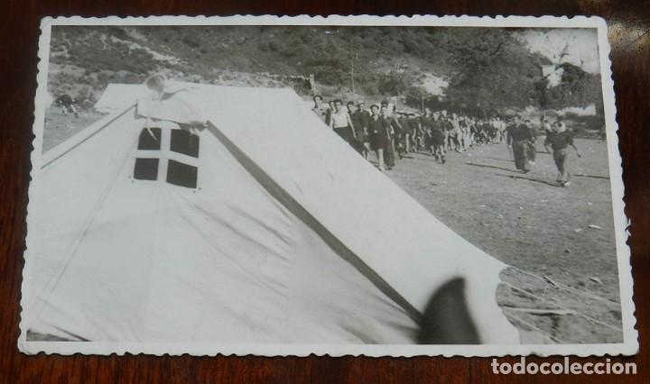 Militaria: FOTOGRAFIA DEL CAMPAMENTO DEL FRENTE DE JUVENTUDES SANCHO EL FUERTE DE PAMPLONA, 1943, FOTOGRAFIA DE