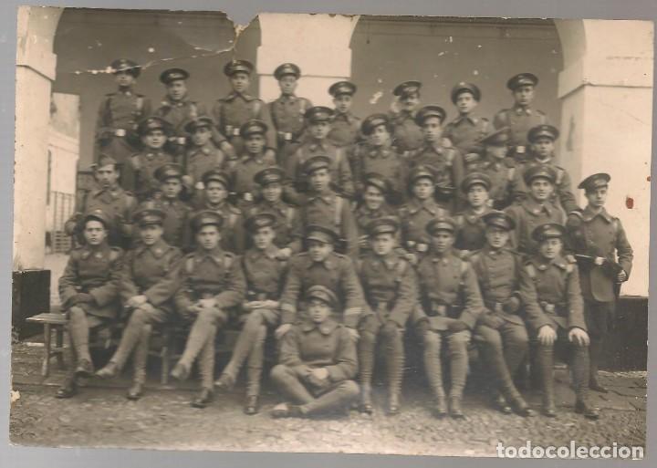 Militaria: FOTOGRAFIA original GRUPO militares en el cuartel , prox 1930-40, un poco estropeada