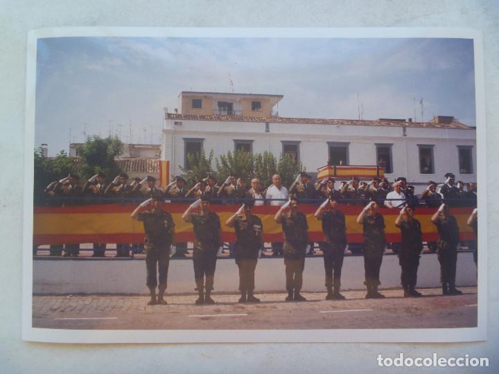Militaria: FOTO DE DESFILE : TRIBUNA PERSONALIDADES , MILITARES DE LA DIVISION ACORAZADA