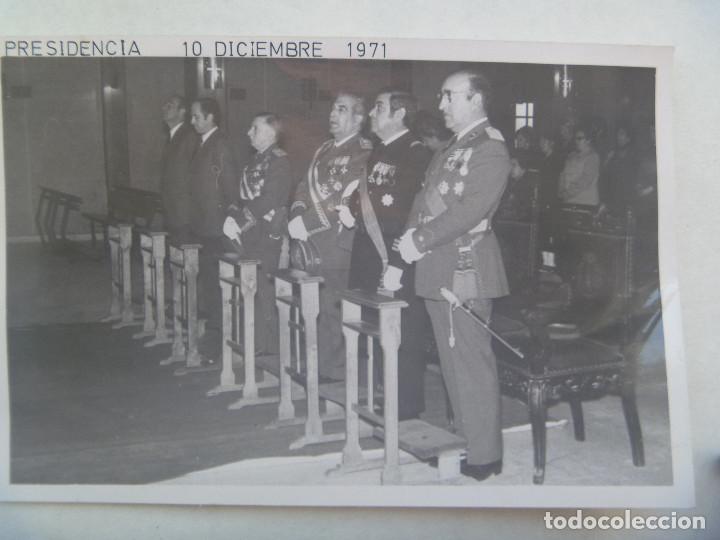Militaria: FOTO DE GENERALES Y OFICIALES EN ACTO, PRESIDENCIA, 1971. MUCHA MEDALLA: VIEJA GUARDIA FALANGE, ETC