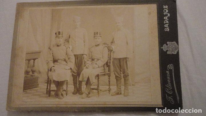 Militaria: ANTIGUA FOTOGRAFIA.GRUPO DE MILITARES.FOTO F.OLIVENZA.BADAJOZ PPIOS DEL XX