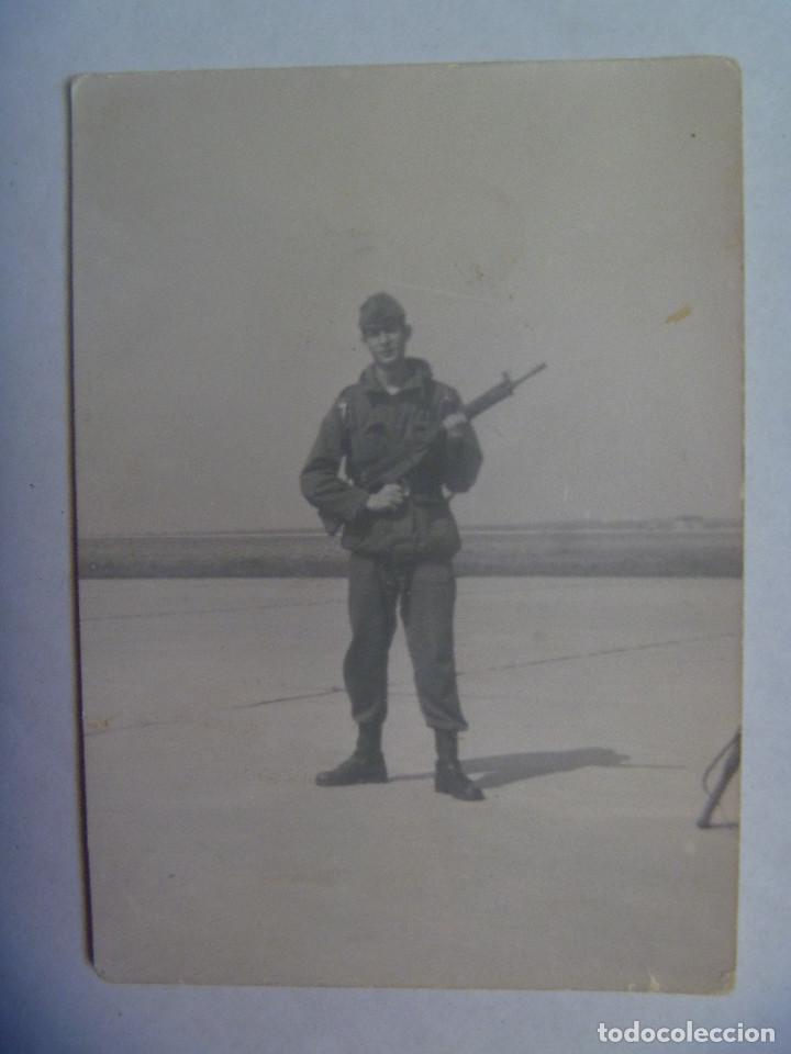 Militaria: AVIACION : FOTO DE MILITAR CON ROPA DE CAMPA&Ntilde;A  CON CETME