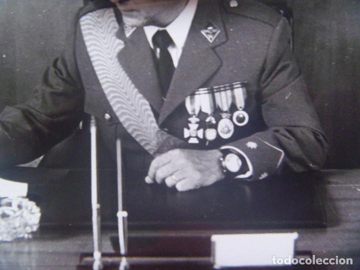 Militaria: AVIACION : FOTO TENIENTE CORONEL DE ESTADO MAYOR , VETERANO SIDI IFNI, CRUZ ROJA, ETC.. 13 X 19 CM