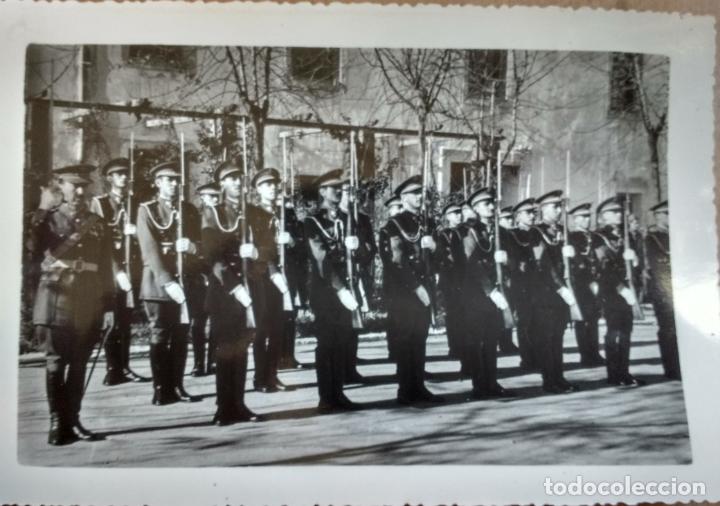 Militaria: ACADEMIA SANIDAD MILITAR, PROMOCION BRIGADAS RINDIENDO HONORES DIA DE LA JURA EN VALVERDE 1954