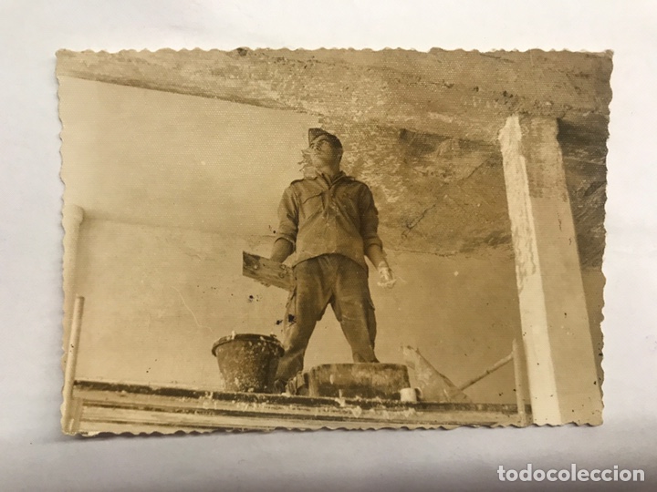 Militaria: MILITAR. Fotograf&iacute;a Original. De reformas en el cuartel..(h.1960?)
