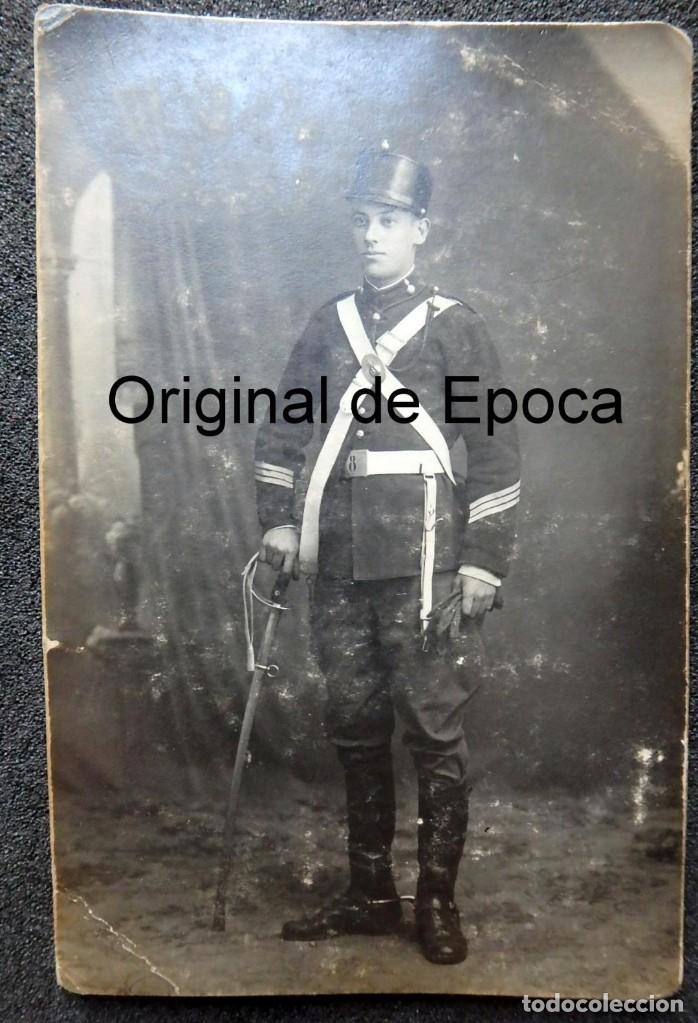 Militaria: (JX-190174)Fotograf&iacute;a de Sargento de Artiller&iacute;a Montada , Reg. n&ordm; 8 con uniforme de campa&ntilde;a .