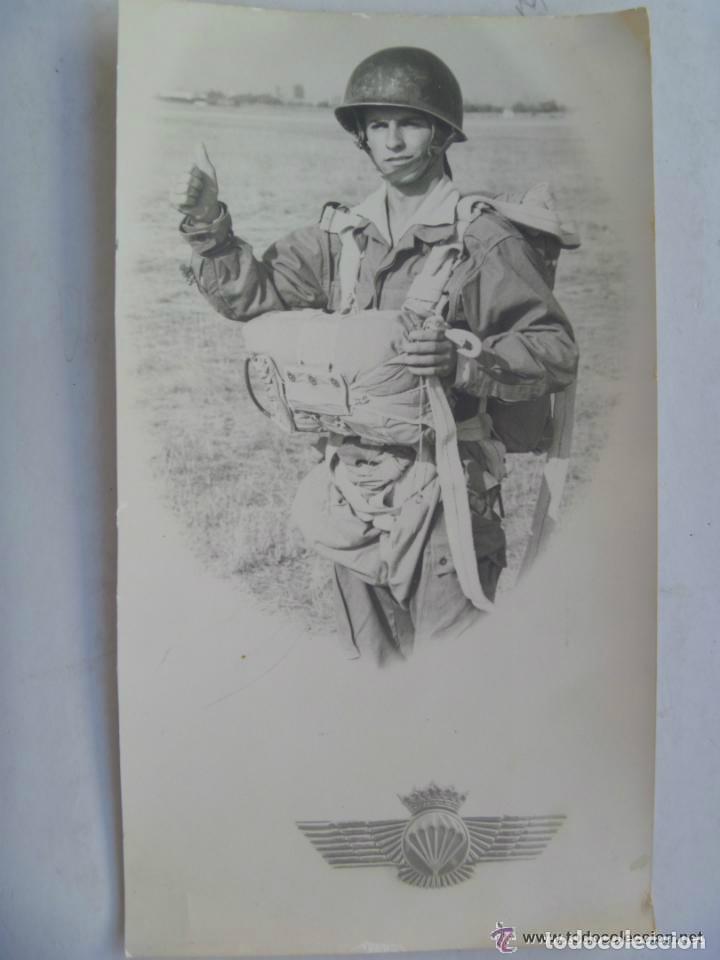 Military Antiques: GRAN FOTO DE MILITAR PARACAIDISTA CON EQUIPO DE SALTO Y EMBLEMA DE AVIACION .. 13 X 24 CM