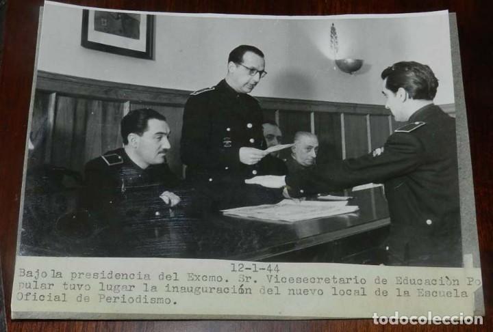 Militaria: FOTOGRAFIA DE JERARCAS DE FALANGE, EN LA INAGURACION DEL NUEVO LOCAL DE LA ESCUELA OFICIAL DE PERIOD