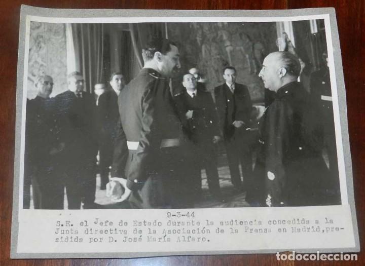 Military Antiques: FOTOGRAFIA DE S.E. EL JEFE DE ESTADO DURANTE LA AUDIENCIA CONCEDIDA A LA JUNTA DIRECTIVA DE LA ASOCI
