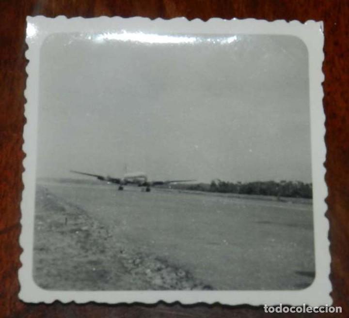 Militaria: FOTOGRAFIA DE AVION DE IBERIA EN EL AEROPUERTO DE GUINEA ESPA&Ntilde;OLA, A&Ntilde;OS 50, MIDE 6 X 6 CMS.