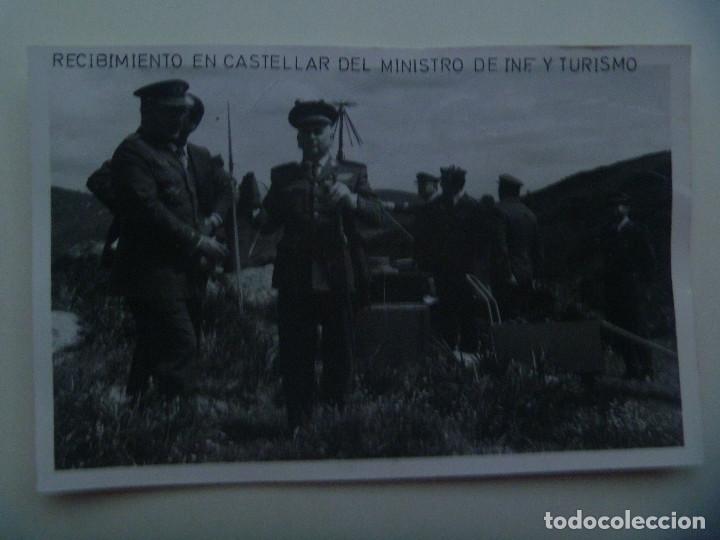 Military Antiques: FOTO GENERAL CON BASTON Y COMANDANTE DE AVIACION RECIBIENDO AL MINISTRO DE INFORMACION, CASTELLAR